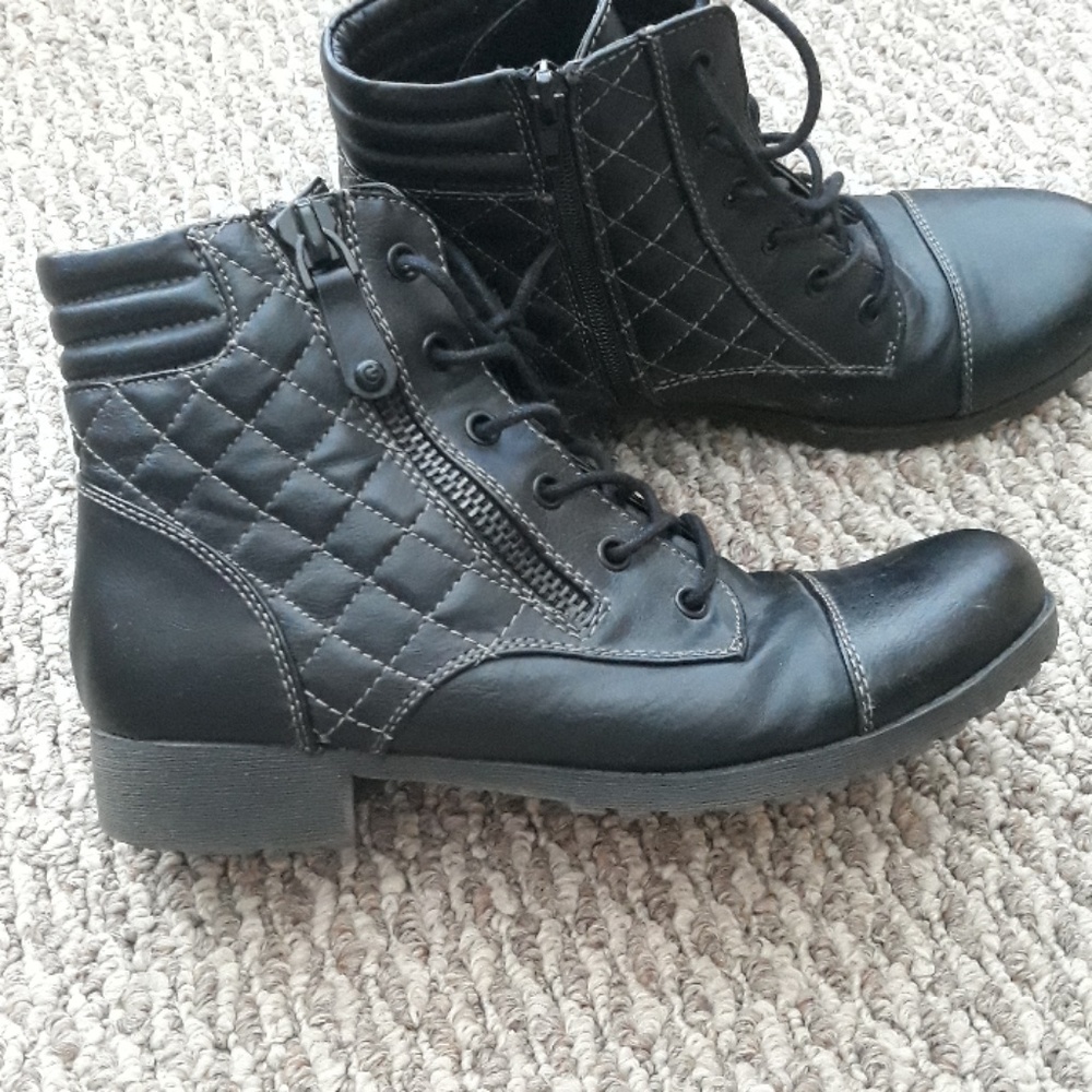 Combat boots